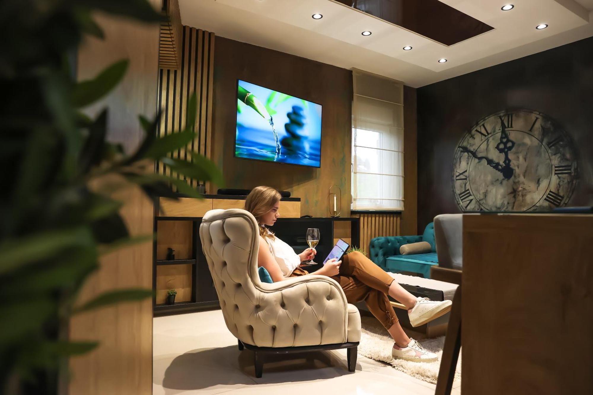 Design Apartment Platinium Spa Lux 5 Star "Havana" Completely Private Wellness & Spa Free Included Sauna & Jacuzzi & Salt Wall & Fire Place & 3D Ceilings & Business Wifi & Netflix & Keyless Code Entry & Full Smart App & Secure 2 Parking Place Cuprija Ngoại thất bức ảnh