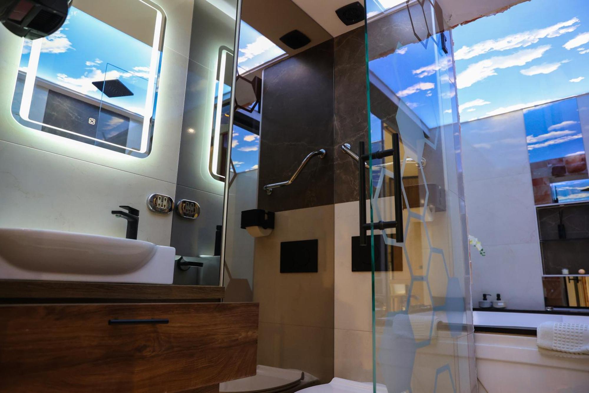 Design Apartment Platinium Spa Lux 5 Star "Havana" Completely Private Wellness & Spa Free Included Sauna & Jacuzzi & Salt Wall & Fire Place & 3D Ceilings & Business Wifi & Netflix & Keyless Code Entry & Full Smart App & Secure 2 Parking Place Cuprija Ngoại thất bức ảnh